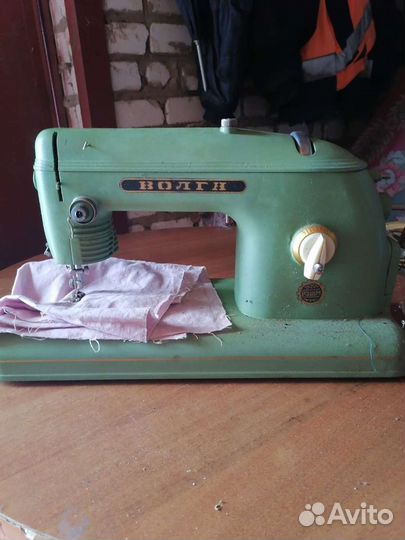 Швейная машинка Волга