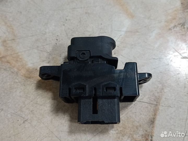 Кнопка стеклоподьемника solaris 1 з л