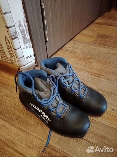 Лыжные ботинки