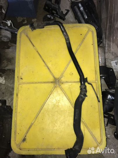 Патрубок системы охлаждения Audi A6 C6 BDW 2006