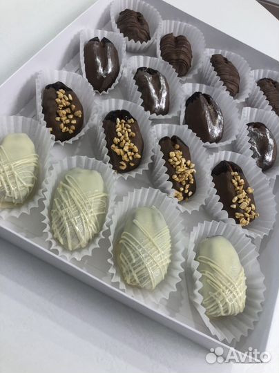 Королевские финики, манго, голубика в шоколаде