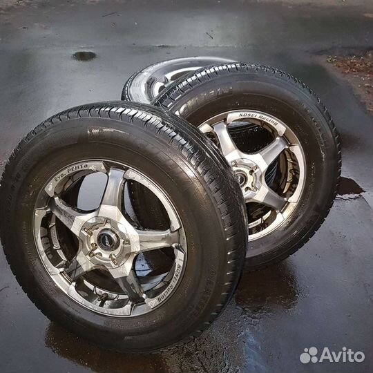 Michelin Latitude Tour HP 215/70 R16 V