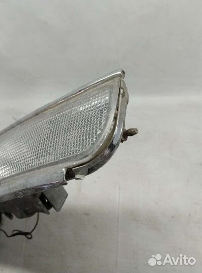 Поворотник toyota hiace 100