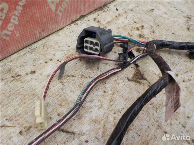 Проводка двери передняя правая Mitsubishi Colt