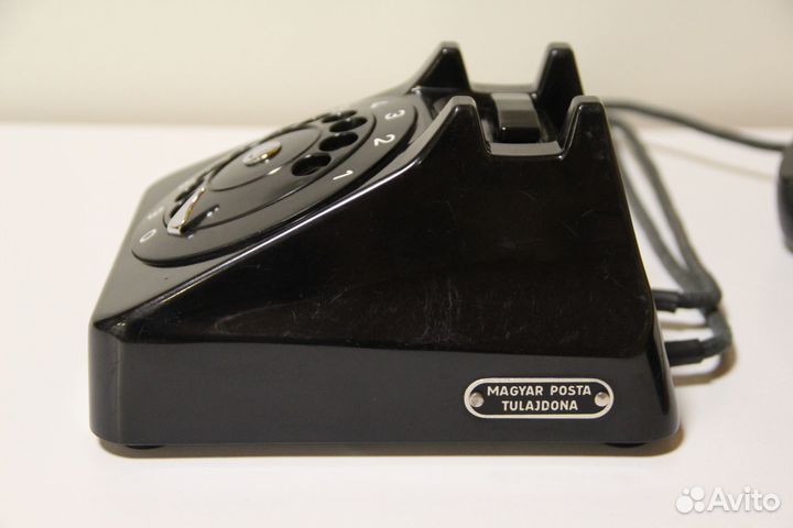 Антикварный телефон фирмы 