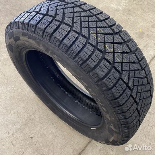 Pirelli Ice Zero FR 225/55 R17 101H