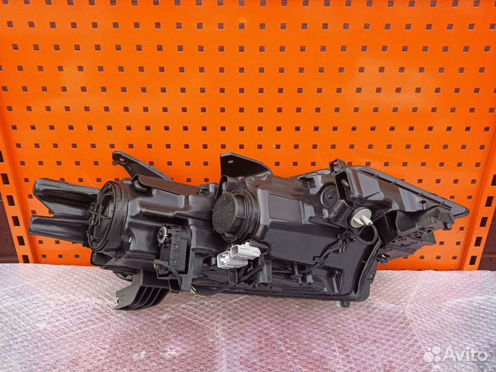 Фара левая Mitsubishi Outlander led