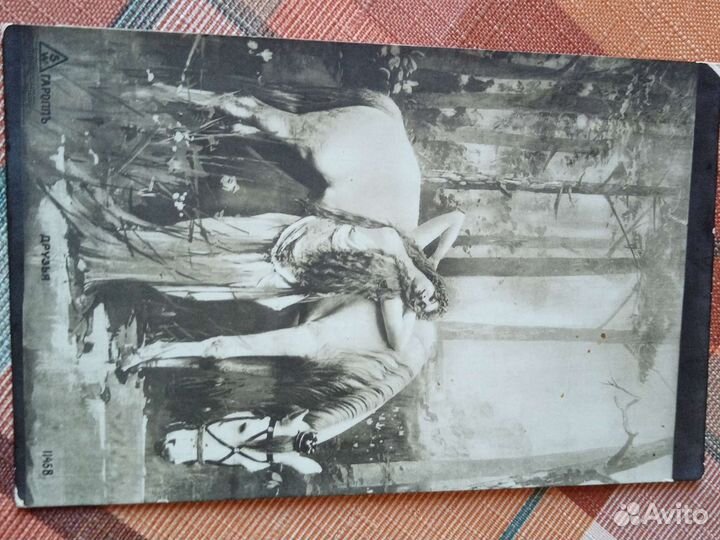 Антикварная открытка девушка и конь