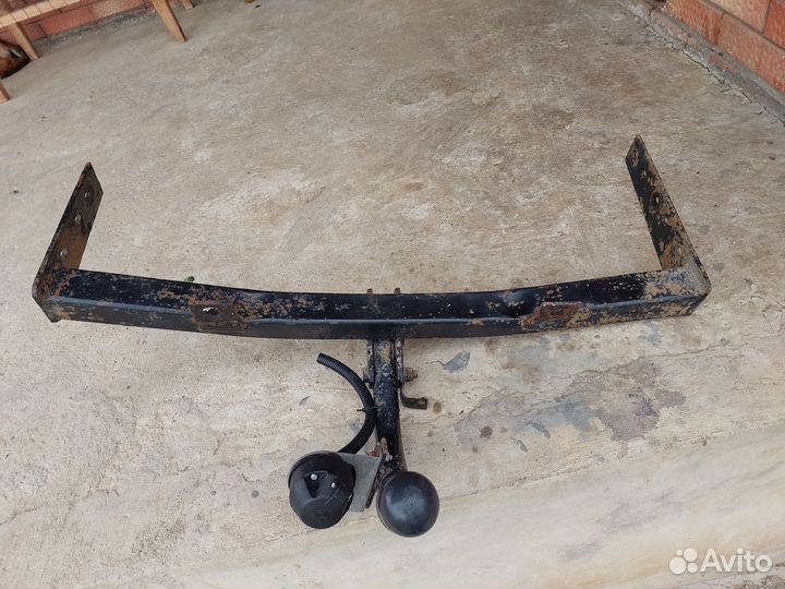 Фаркоп на гранту лифтбек