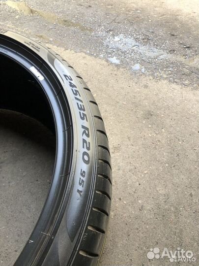 Pirelli P Zero PZ4 245/35 R20 95Y