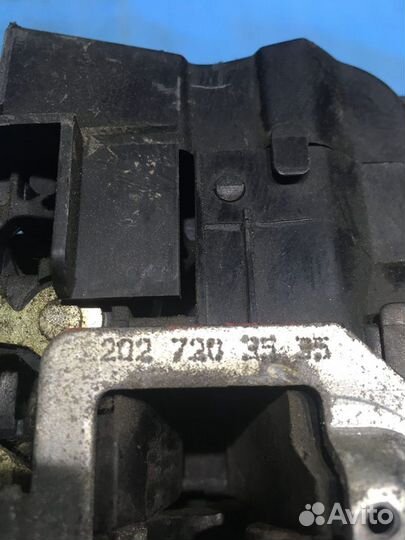 Замок передний левый Mercedes W202 W210