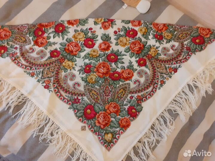 Павлопасадский платок новый Бронь