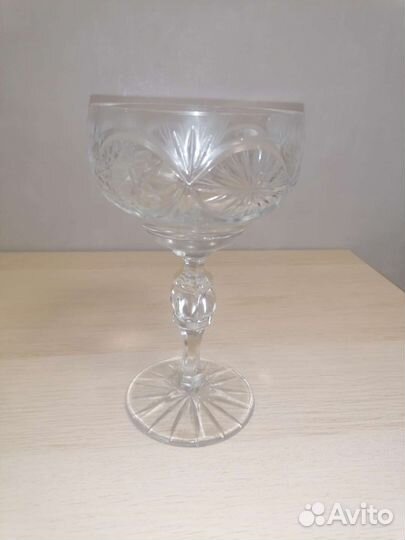 Хрустальная конфетница на ножке