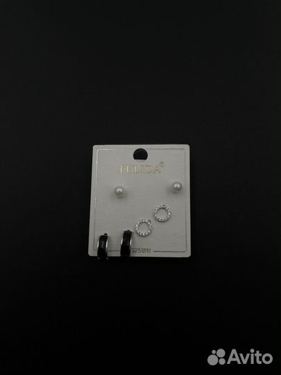 Модные серьги-гвоздики с жемчугом и сапфирами