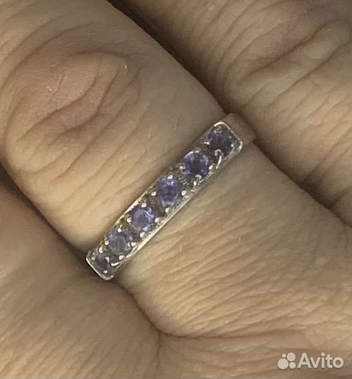 Кольцо с фиолетовыми камнями