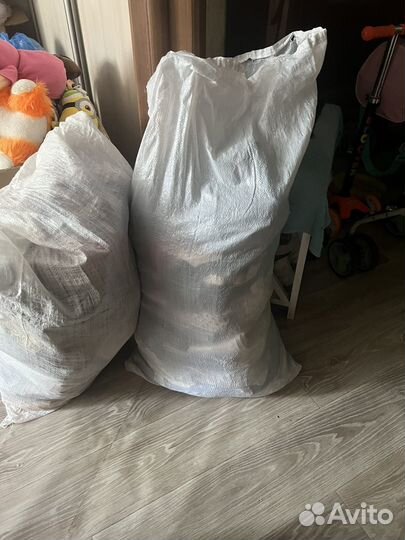 Отдам бесплатно женские вещи 40 42