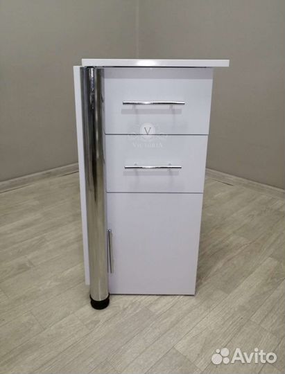 Маникюрный стол складной