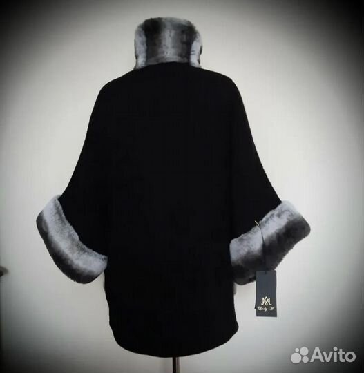 Пальто шикарное с меховой отделкой