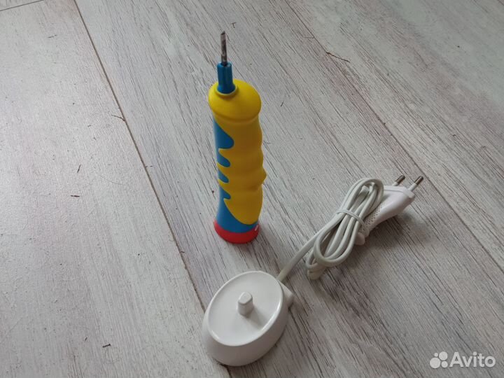 Электрическая зубная щетка oral b детская