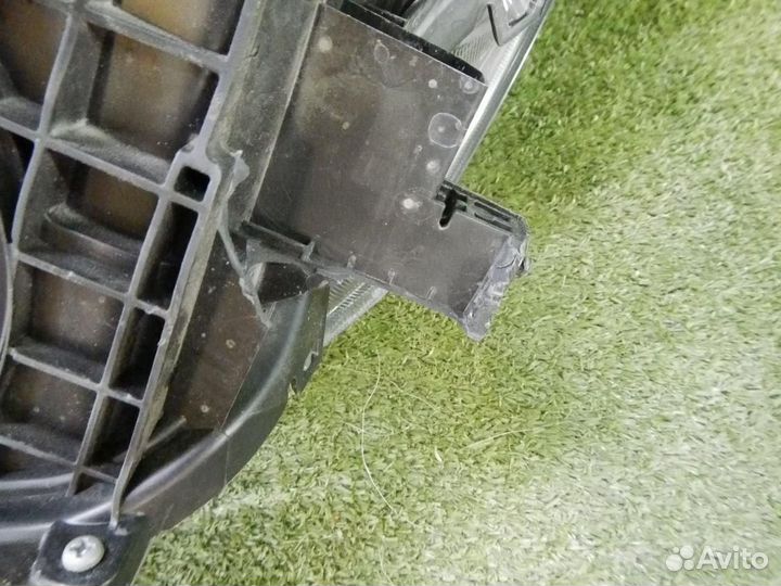 Фара правая Toyota RAV4