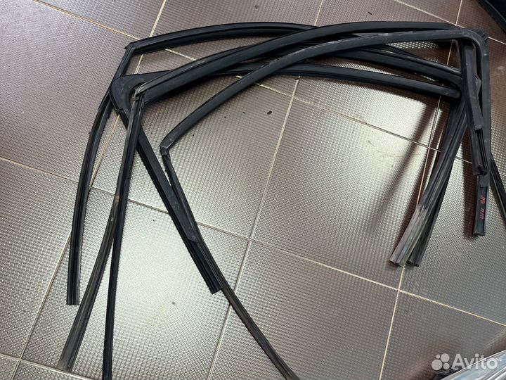 Уплотнитель стекла двери Nissan Qashqai j10