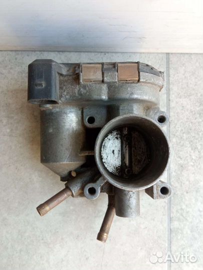 Дроссельная заслонка Volkswagen Caddy 2 033133062C