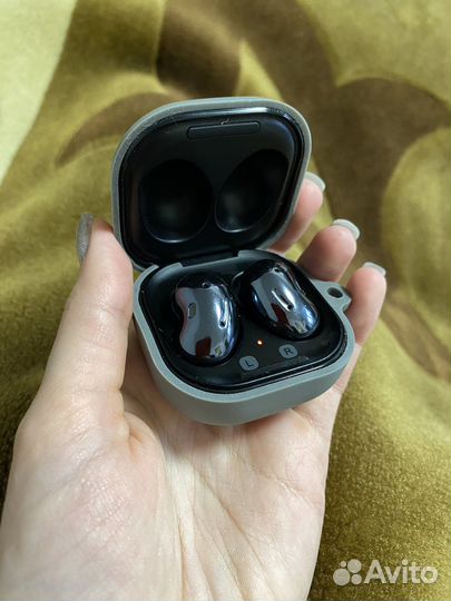 Беспроводные наушники Samsung Galaxy Buds Live