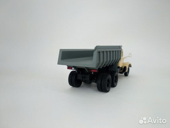 Краз 256Б1 самосвал (1987-1995), бежевый / серый