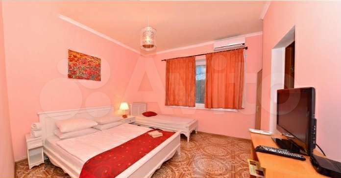 Комната 65 м² в 2-к., 1/1 эт.