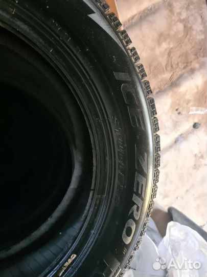 Pirelli Ice Zero 215/55 R17