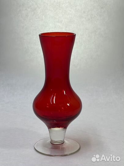 Ваза красная рубиновая цветное стекло СССР