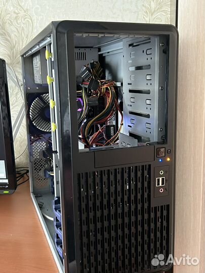 Игровой системный блок с монитором