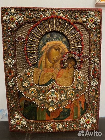 Икона в расшитом жемчугом окладе 