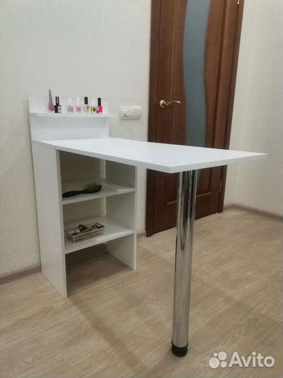 Маникюрный столик