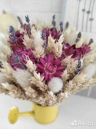 Букет из сухоцветов в леечке Пшеница, лаванда