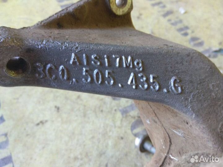 Кулак поворотный задний левый Volkswagen Tiguan