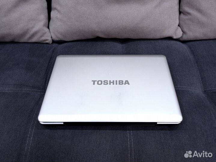 Мощный ноутбук Toshiba 15 (Core i3) для работы