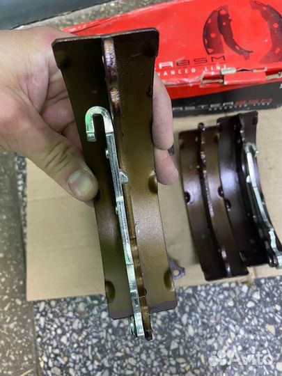 Колодки тормозные барабанные Renault Sandero 180мм