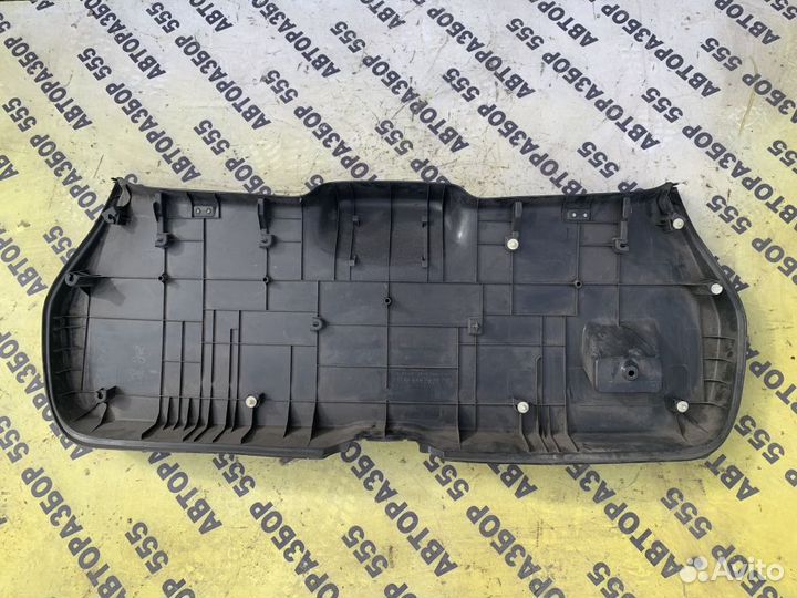 Обшивка двери багажника Nissan Qashqai