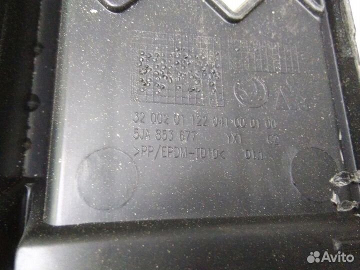 Решетка в бампер центральная Skoda Rapid 2013-2020