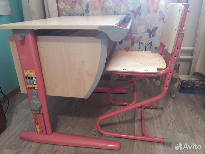 Стол и стул, растущие