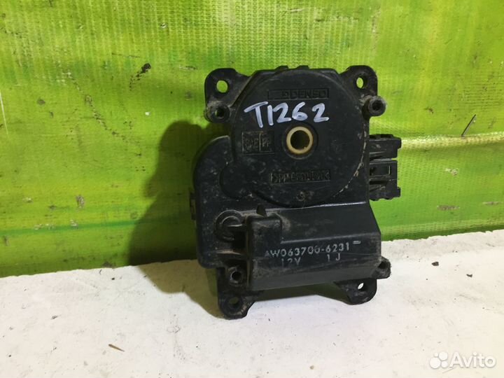 Моторчик заслонки отопителя Toyota Avensis Corolla