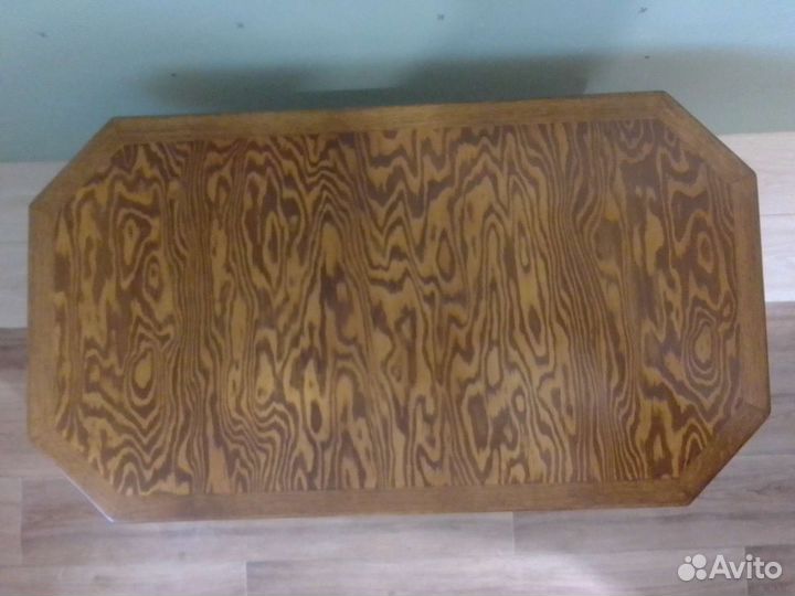 Антикварный журнальный столик