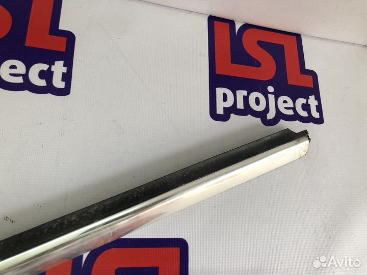 Молдинг стекла передний правый Mercedes W212