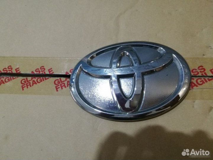 Эмблема багажника Toyota Land Cruiser Prado 150