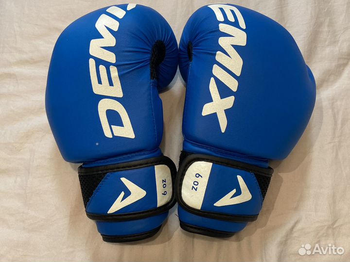 Боксерские перчатки 6oz demix и шлем