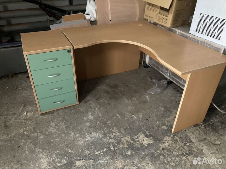 Компьютерный стол