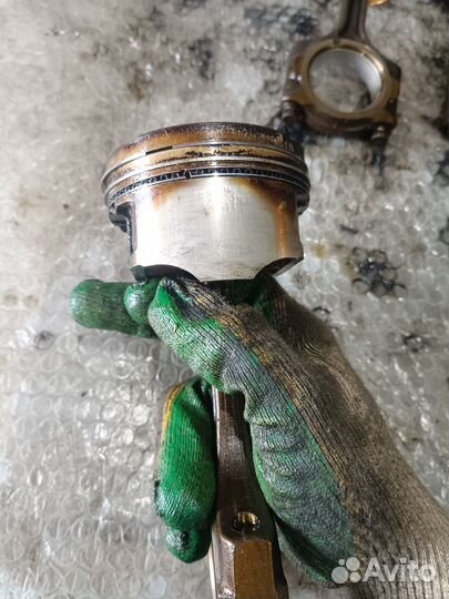 Поршень с шатуном Mazda 626 323 1.8 FP