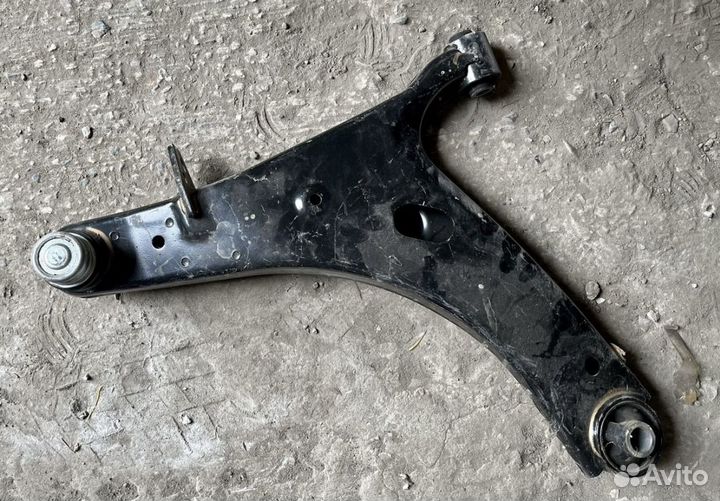 Рычаг передний левый 20202XA01B