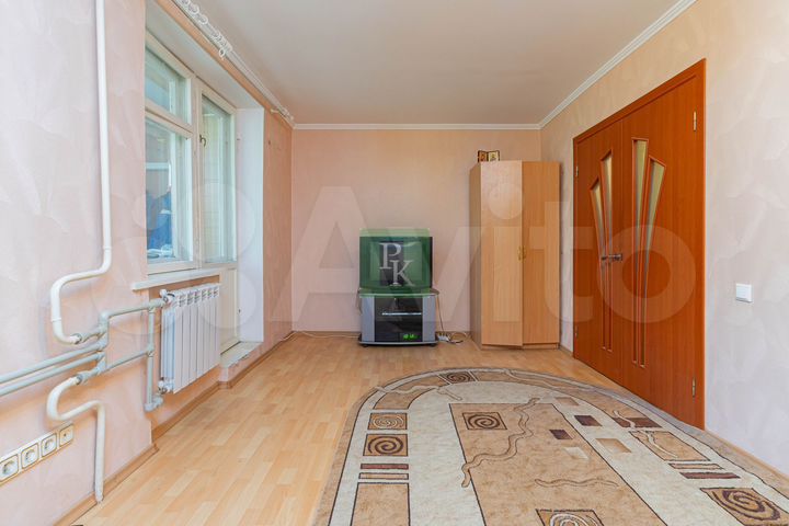 Доля в 2-к. квартире, 63,9 м², 1/9 эт.